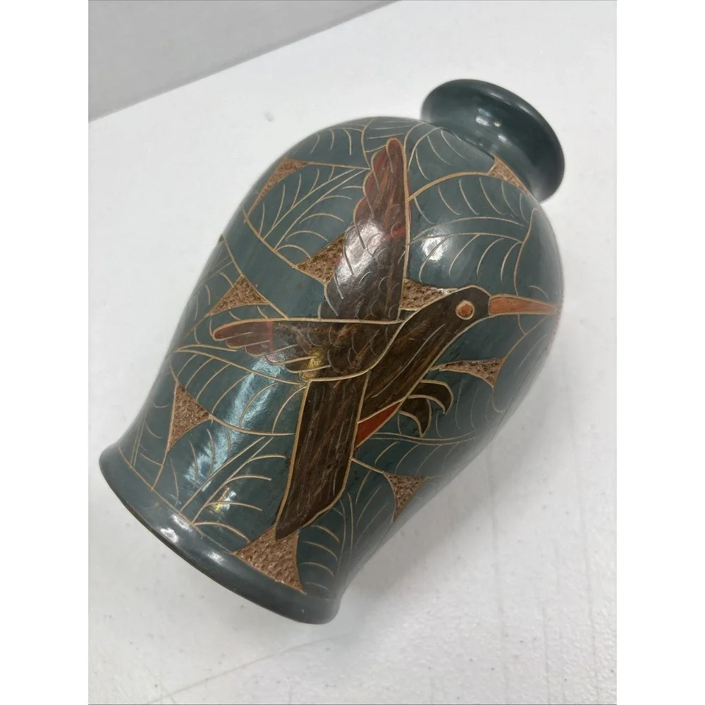Vintage Nicaraguan Art Pottery Vase Carved &‎ Hand Painted Hummingbirds 6.75